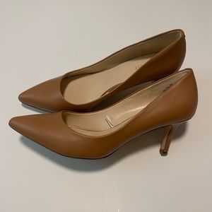 Nine West Camel Pump. 2 1/2” heel. Size 8W.